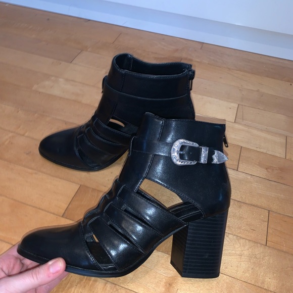 [7]👢NWOT - F21 buckled cutout booties - Picture 11 of 13